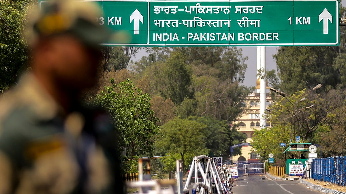 With India setting deadline, Pak nationals flock to Attari-Wagah border to return home