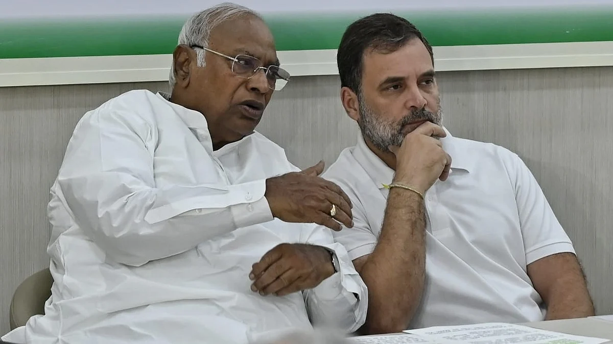 Mallikarjun Kharge and Rahul Gandhi at CWC meeting in New Delhi.