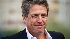 Hollywood star Hugh Grant calls for ban on laptops, tablets in school