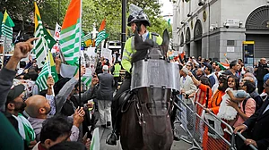 Pahalgam attack: Indian, Pakistani protesters face off in London