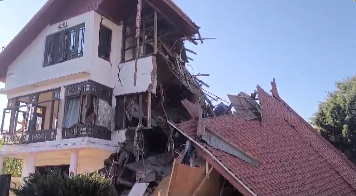 Houses of 3 more suspected terrorists razed in J-K; Political parties tell Centre to be cautious
