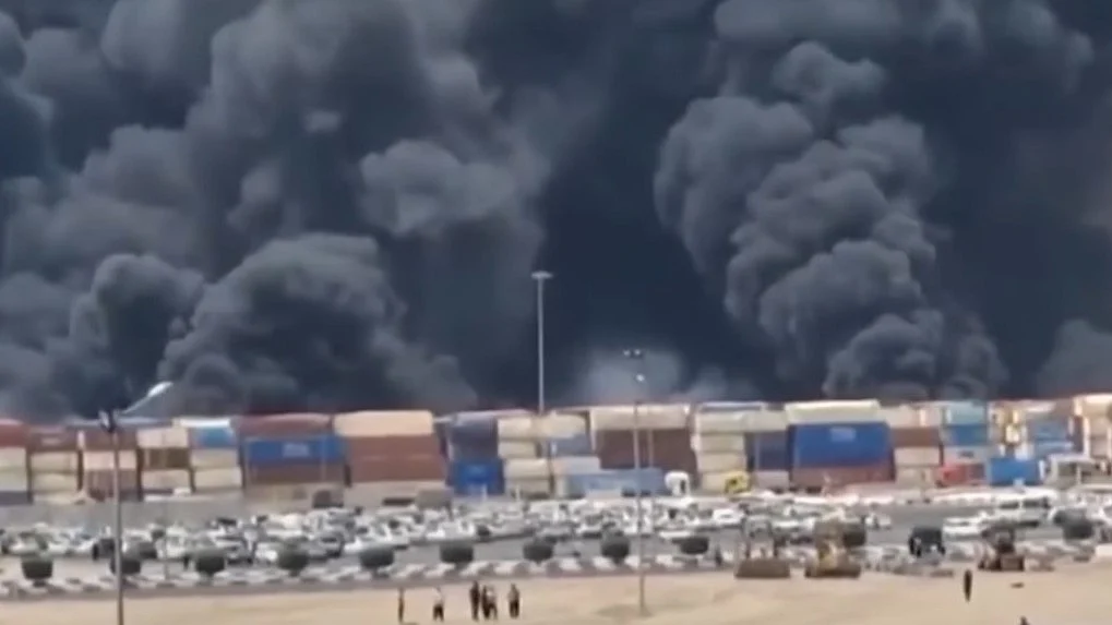 Smoke billowing out from Shahid Rajaee port in Iran on 27 April (photo: @AnjaliLearn/X) 