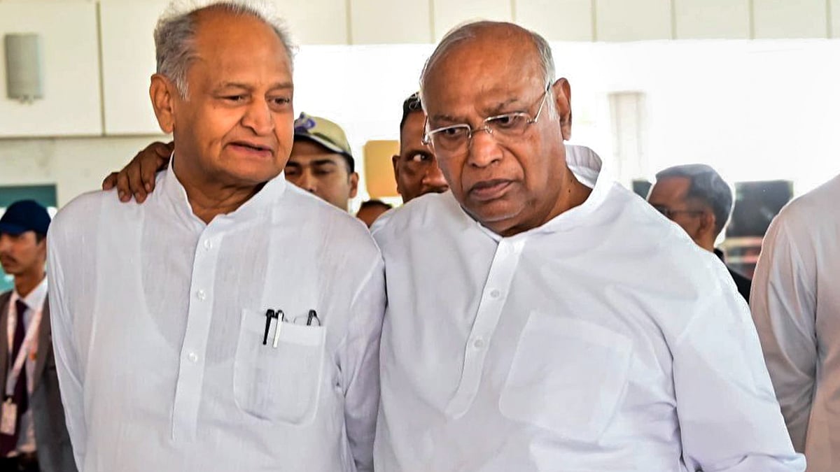 Mallikarjun Kharge (right) with Ashok Gehlot in Rajasthan (@ashokgehlot51/X)