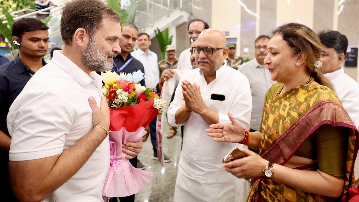 Rahul begins Rae Bareli-Amethi visit, hands over solar-powered carts to poor