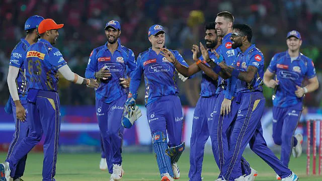 The jubilant Mumbai Indians come together after their win on 1 May