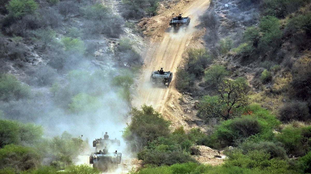 Pakistani troops violate ceasefire along LoC in J&K for 10th day