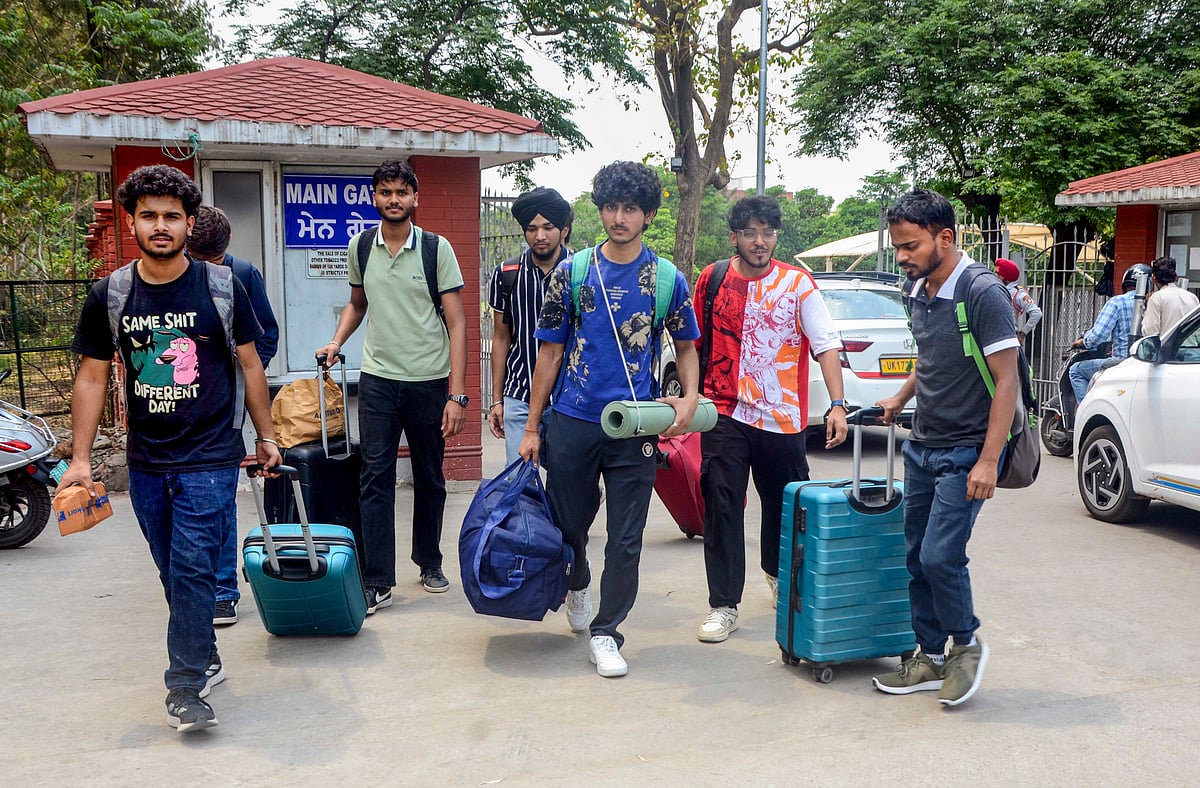 Students leave a college for their homes, in Patiala, Punjab (photo: PTI)