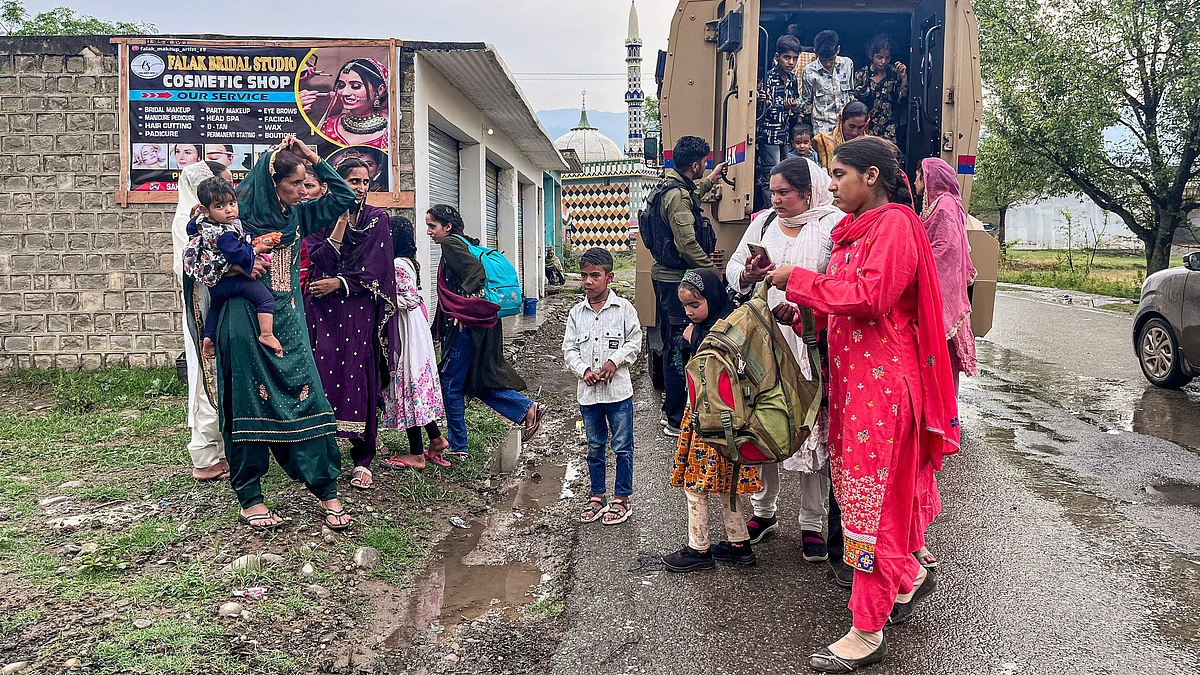 Women and kids being shifted to safer place in Poonch on 9 May (photo: PTI)