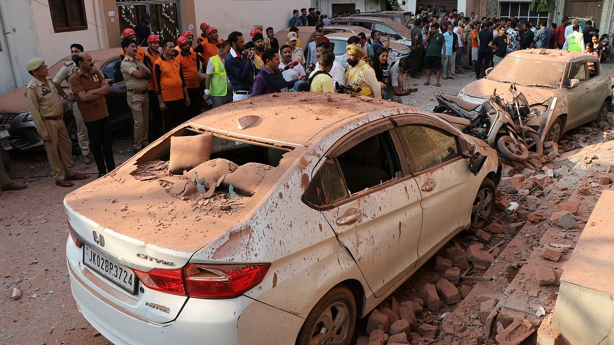 Govt official among five killed in Pakistani shelling in J&K