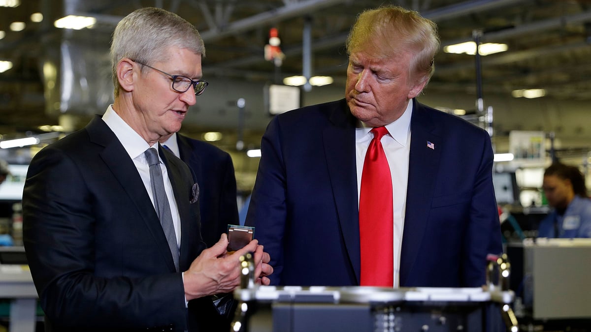 Donald Trump (R) with Apple CEO Tim Cook (photo courtesy: @thetatvaindia/X)
 