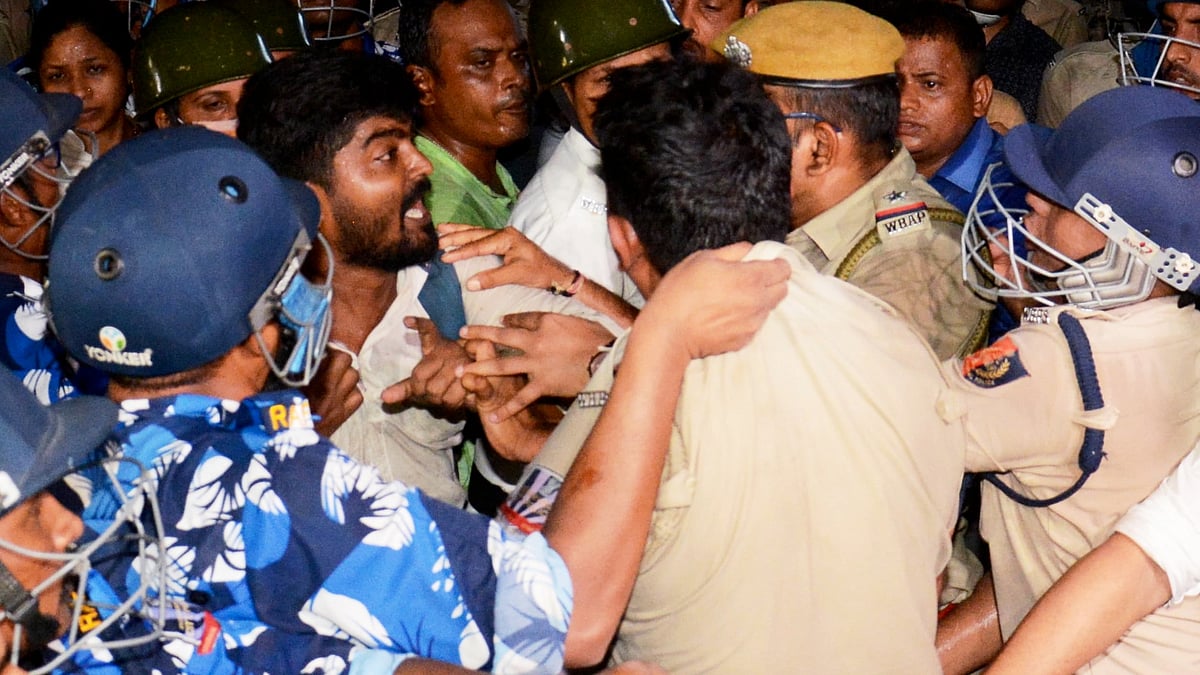 Clash between police, protesting teachers outside Bengal education HQ; several injured