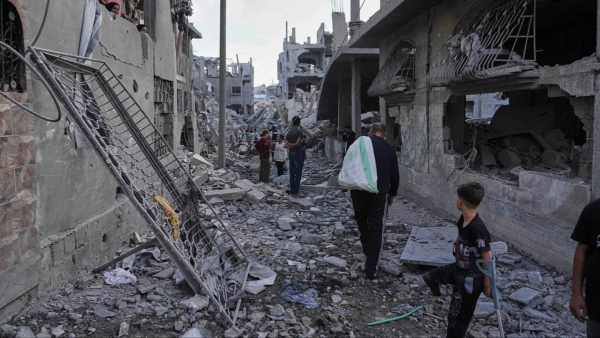 Israeli airstrikes destroy homes in Jabalia, northern Gaza Strip, on 14 May (photo: AP/PTI)