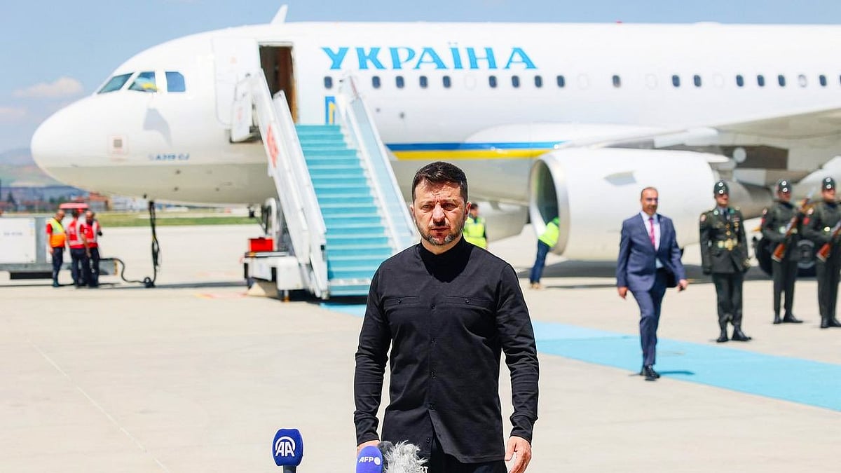 Zelenskyy arriving in Istanbul for a meeting with Putin to which the latter didn't show up