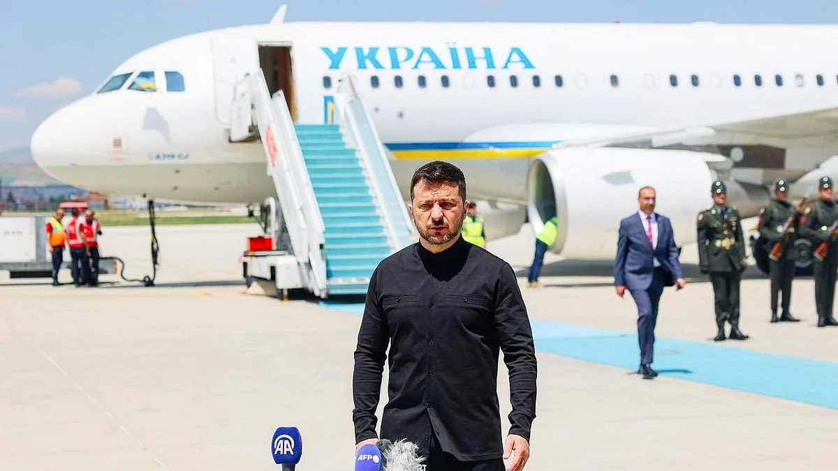 Zelenskyy arriving in Istanbul for a meeting with Putin to which the latter didn't show up