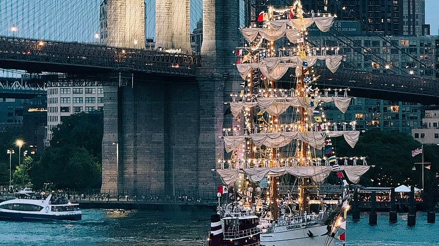 [UPDATED] Mexican navy training vessel hits New York’s Brooklyn Bridge