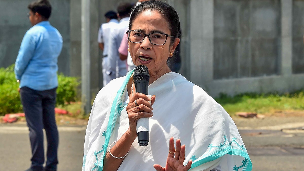 Mamata Banerjee addresses the media in Kolkata on 19 May (photo: PTI)