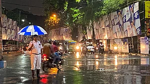 Low pressure over Bay of Bengal bringing heavy rain to coastal Bengal: IMD