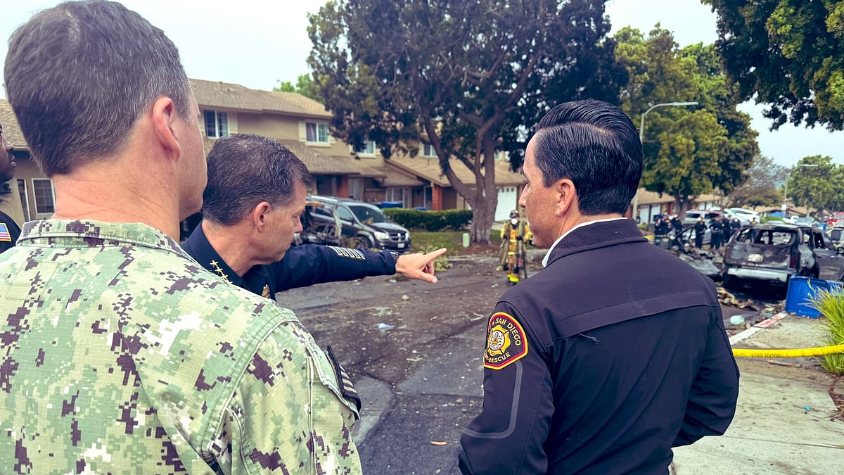 Plane crash in San Diego: Several passengers dead; homes and vehicles set on fire
