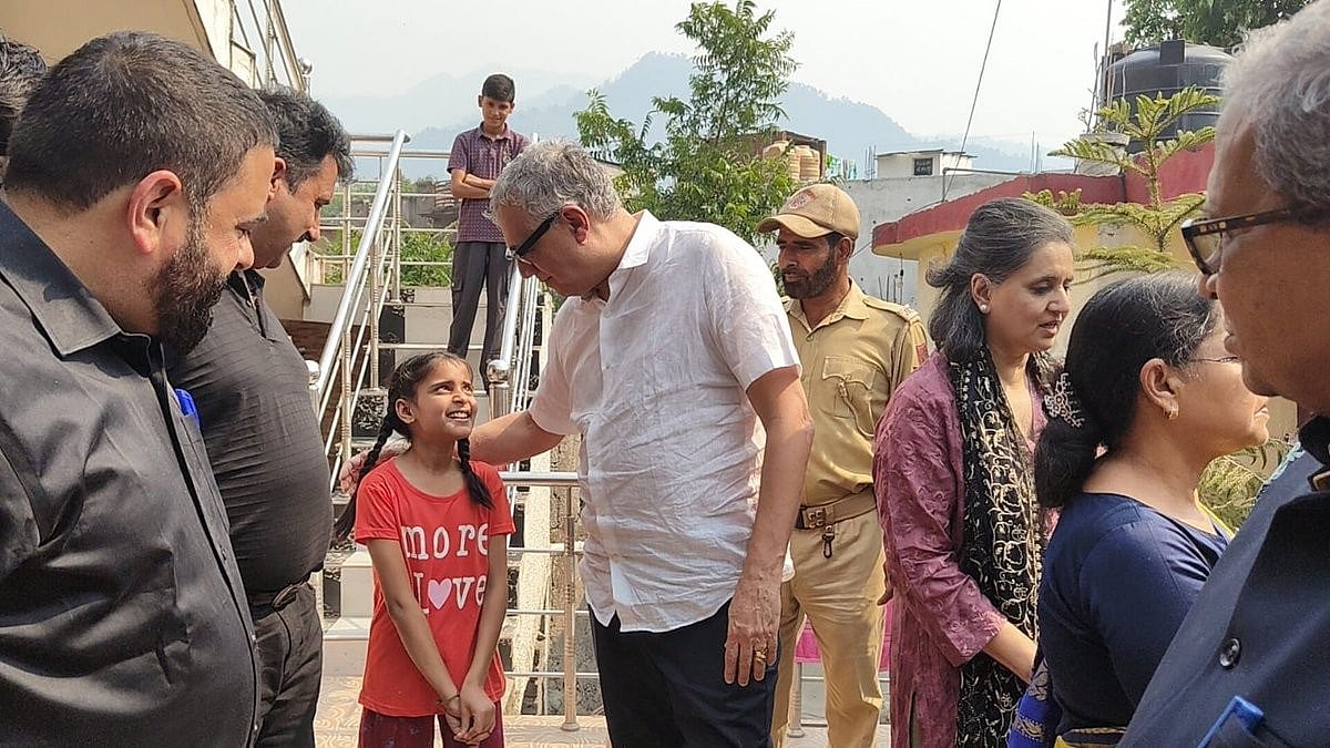 TMC delegation visits Poonch, Rajouri; rues that Centre neglected border areas