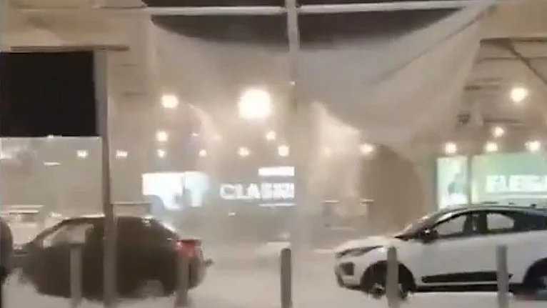 The canopy at IGI T-1 collapses amid heavy rain, 25 May 2025