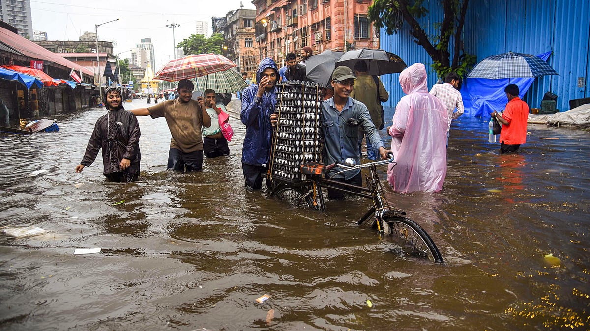 Heavy rain disrupts Mumbai life, IMD issues red alert