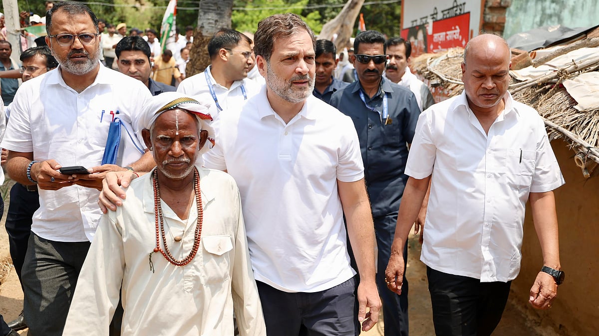 Rahul Gandhi meets family of ‘Mountain Man’ in Bihar