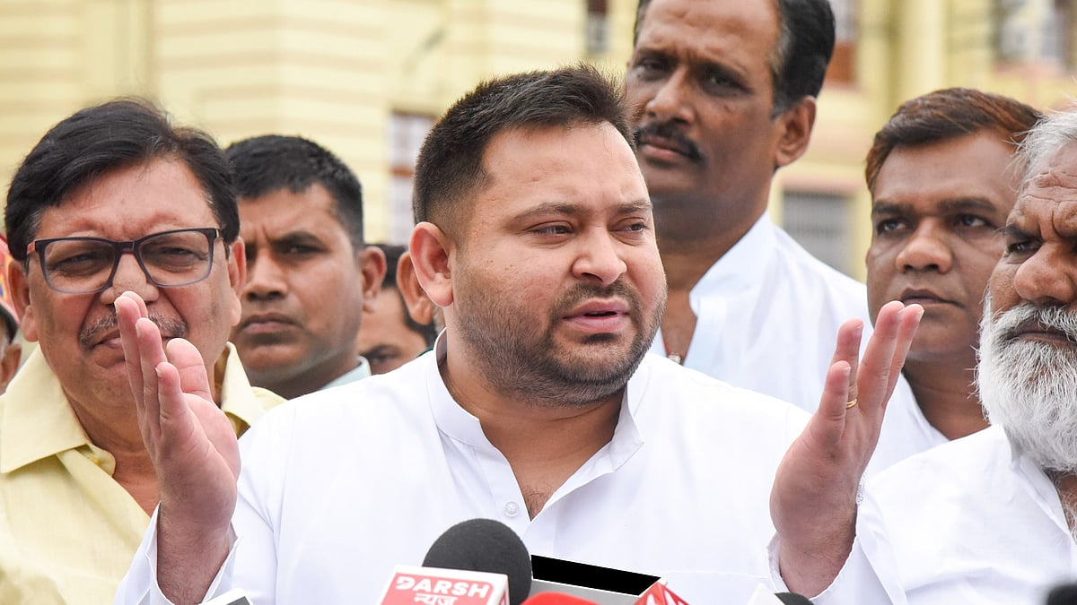 Three security personnel hurt as truck rams into Tejashwi Yadav’s convoy