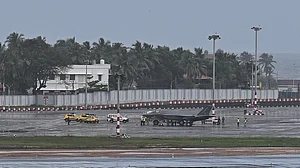 UK F-35 fighter jet makes emergency landing at Thiruvananthapuram airport