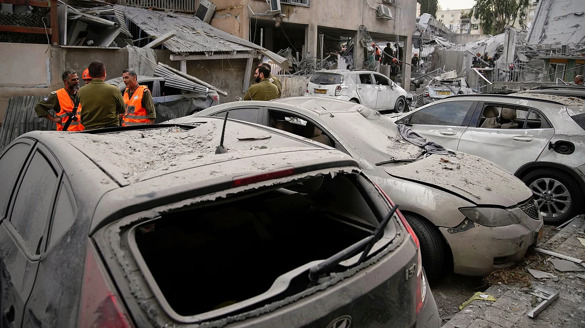 Damaged cars at the site of an Iranian missile strike in Bnei Brak near Tel Aviv, 16 June (photo: AP/PTI)