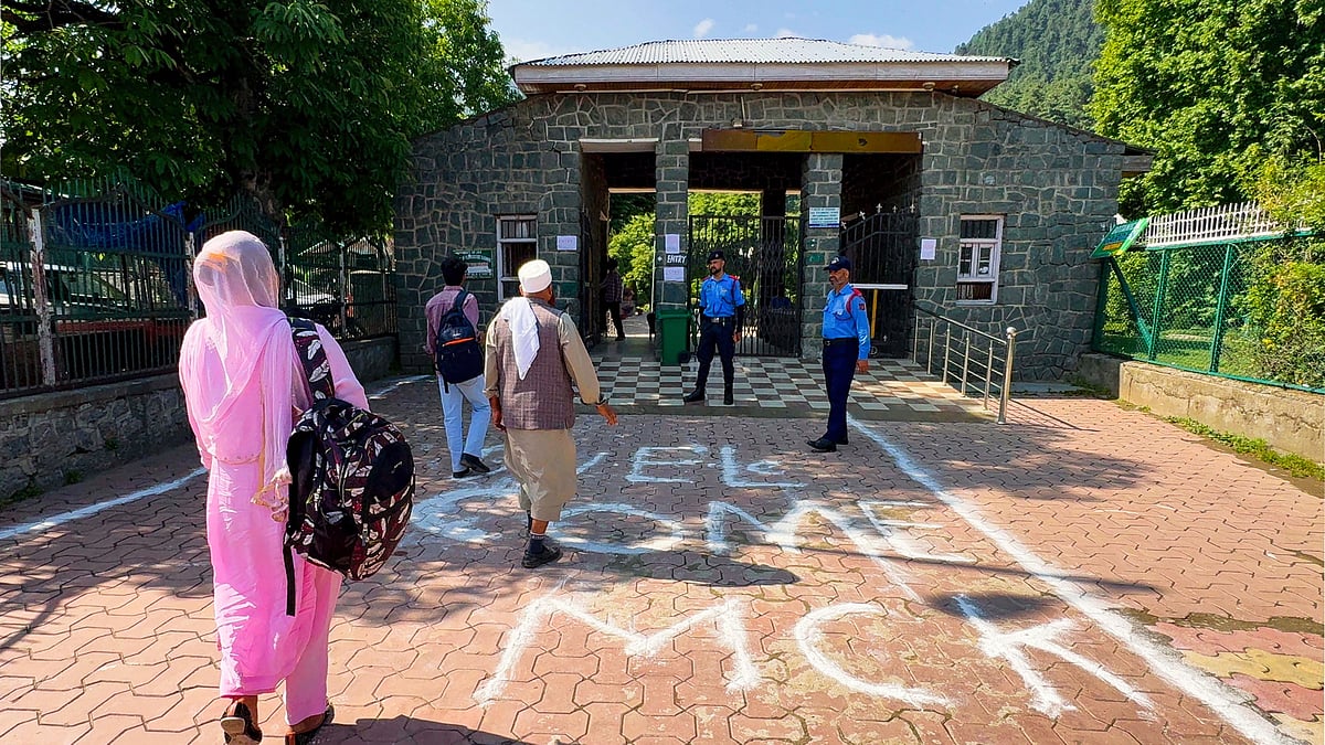 Parks at tourist destinations in J-K, including some in Pahalgam, reopened