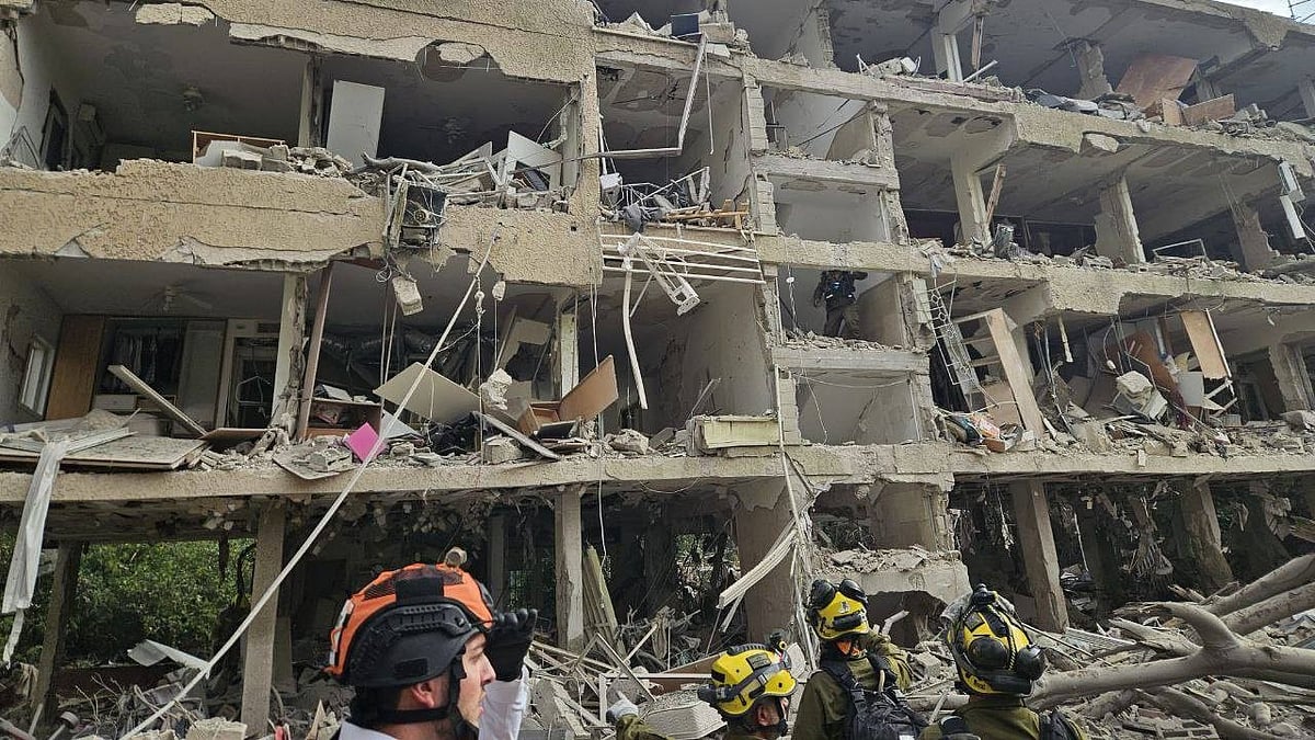Destruction by Iranian missiles in Tel Aviv