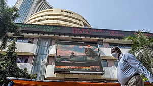 Oil gains, US stock futures, Asian shares slip after US strikes Iran nuclear sites