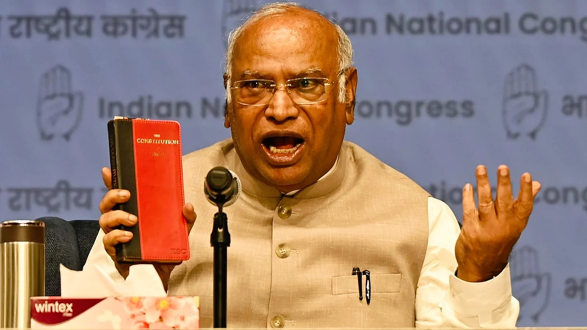 Mallikarjun Kharge at the press meet (photo: Vipin/NH)