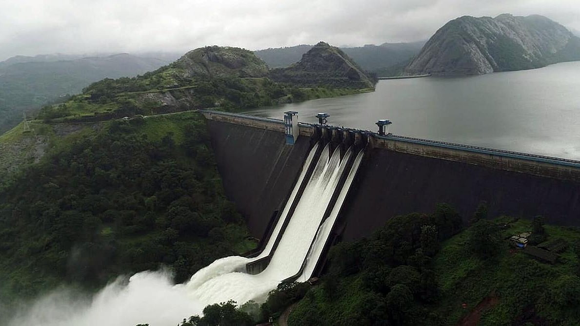 Durgapur Barrage on the Damodar in West Bengal looking full, which can impact Jharkhand too