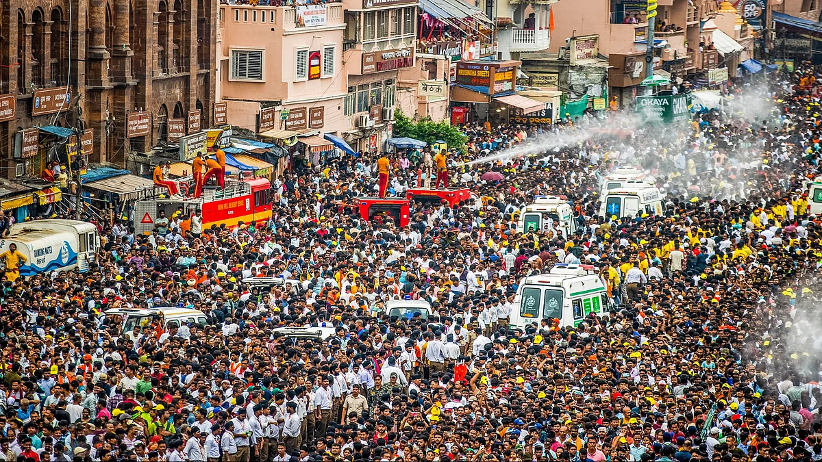 Water being sprayed on people gathered during the rath yatra in Puri on 27 June (photo: PTI)