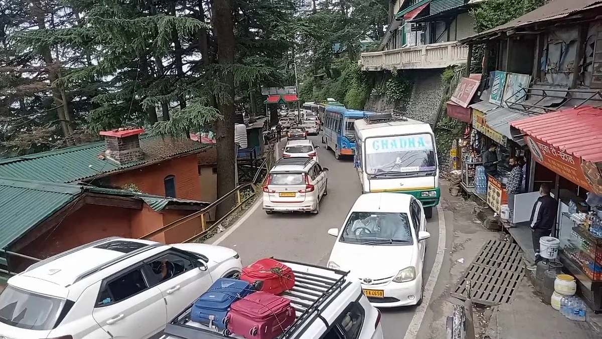 The road to Shimla, with its traffic that seemingly can't travel