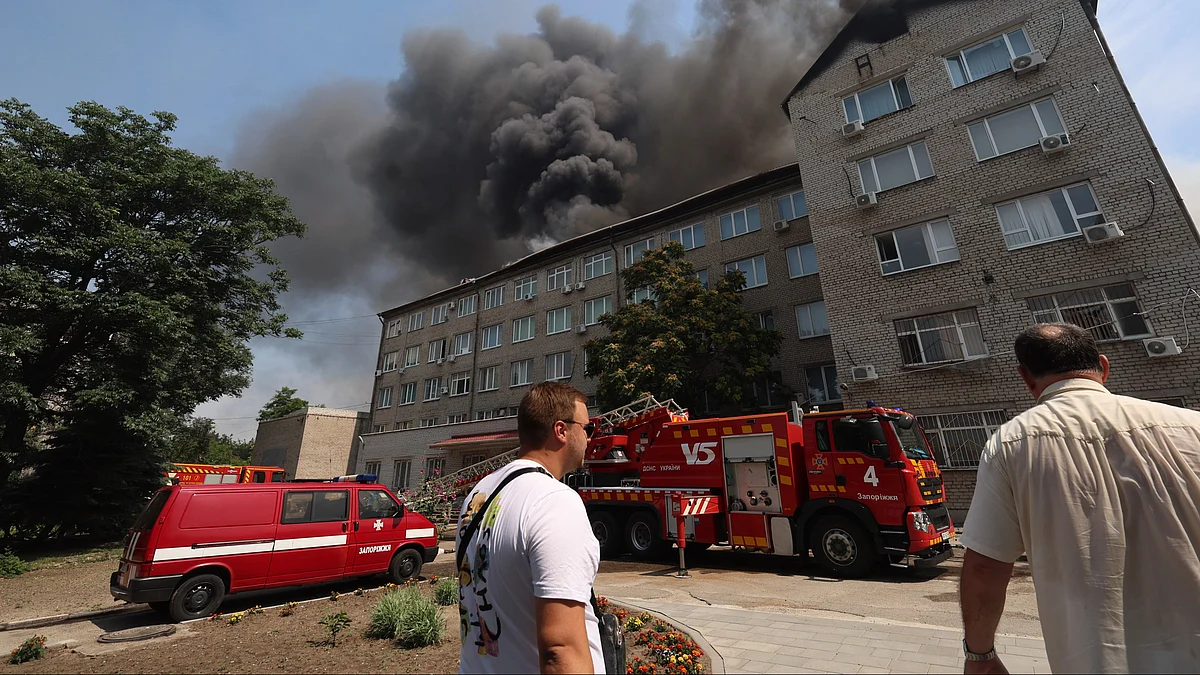Russian drone strikes a building in Zaporizhzhia, Ukraine on 7 July (photo: AP/PTI)