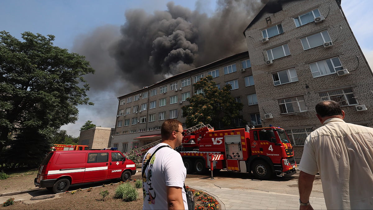 Russian drone strikes a building in Zaporizhzhia, Ukraine on 7 July (photo: AP/PTI)
