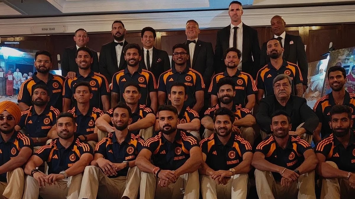 Team India lend Yuvraj Singh a hand to raise funds for his cancer foundation
