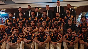 Team India lend Yuvraj Singh a hand to raise funds for his cancer foundation