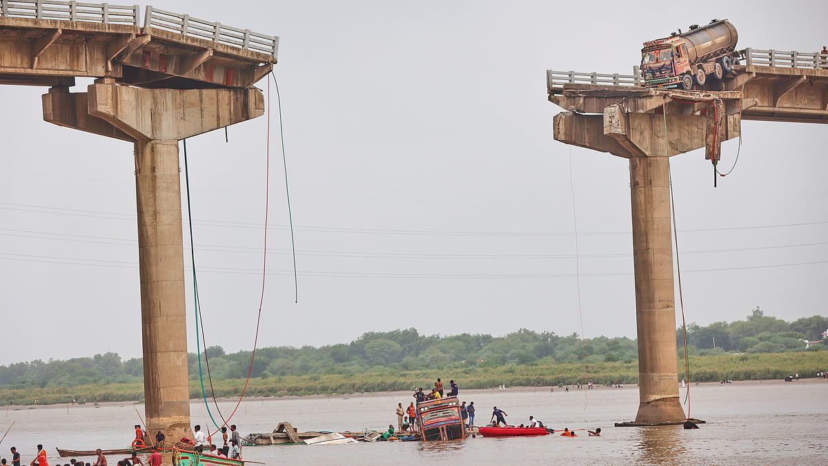 Vadodara bridge collapse: Death toll rises to 15