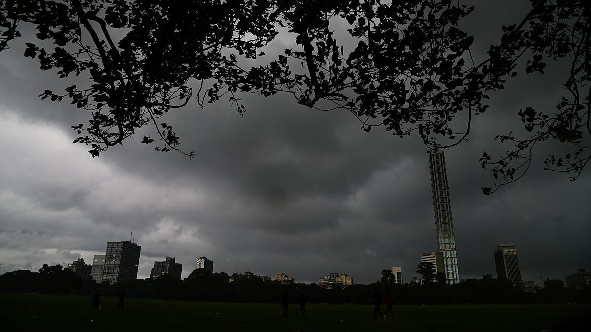 Clouds loom over Kolkata (photo: PTI)