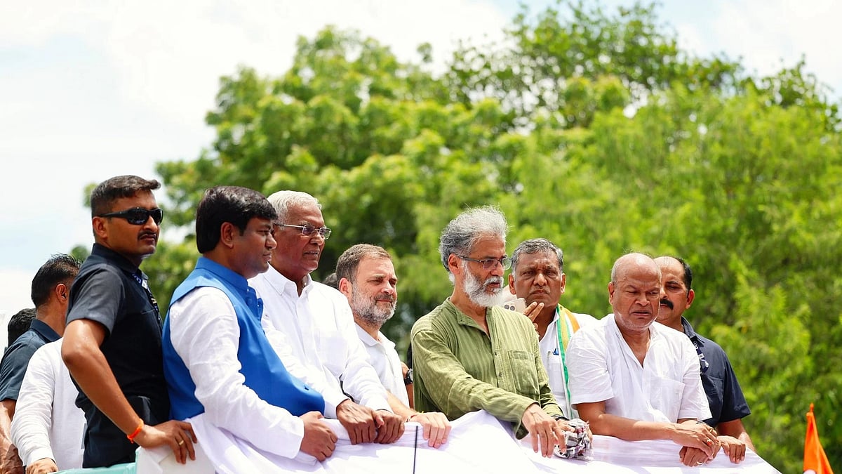 Dipankar Bhattacharya (in green) with Rahul Gandhi and INDIA bloc leaders (photo: @cpimlliberation/X)