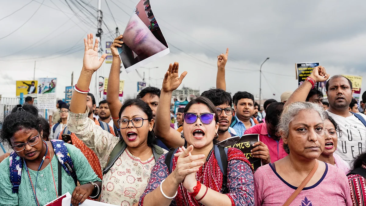 Protesting teachers march to the West Bengal secretariat (photo: PTI)