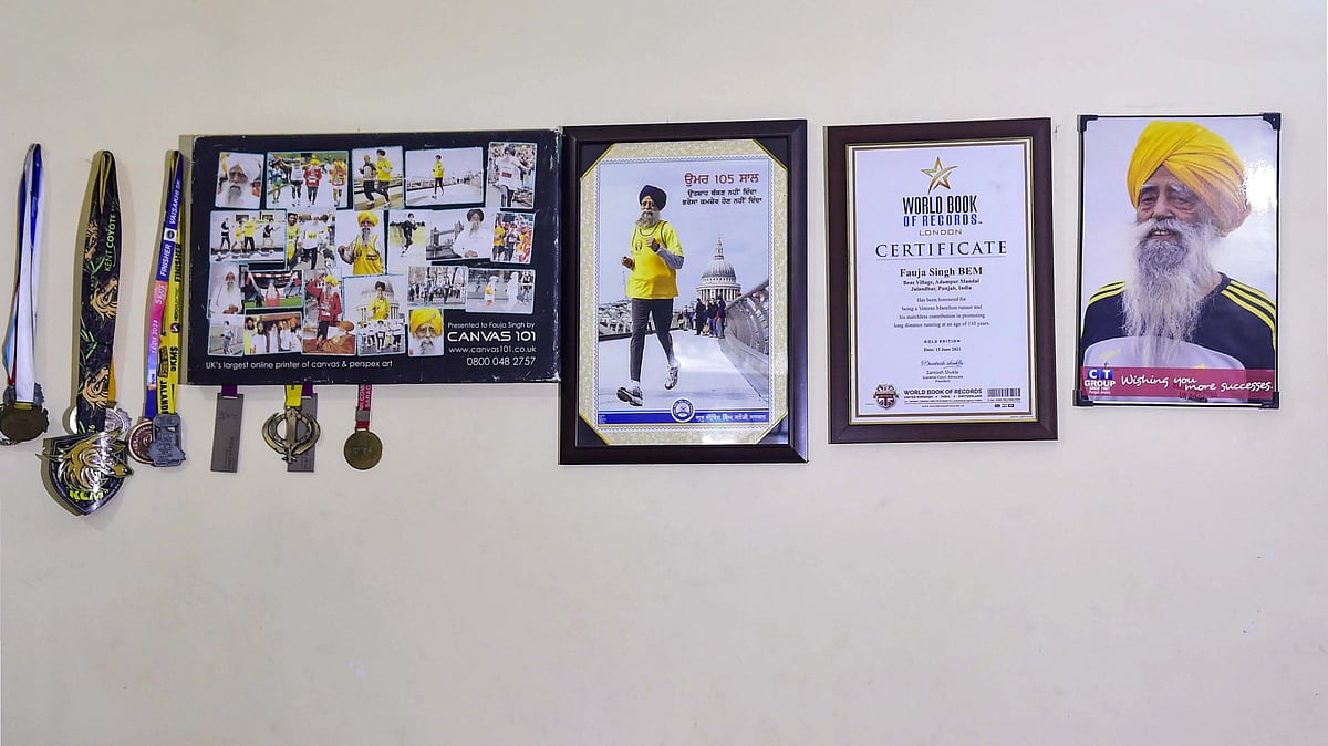 Fauja Singh death: hunt on for driver who ran over marathoner