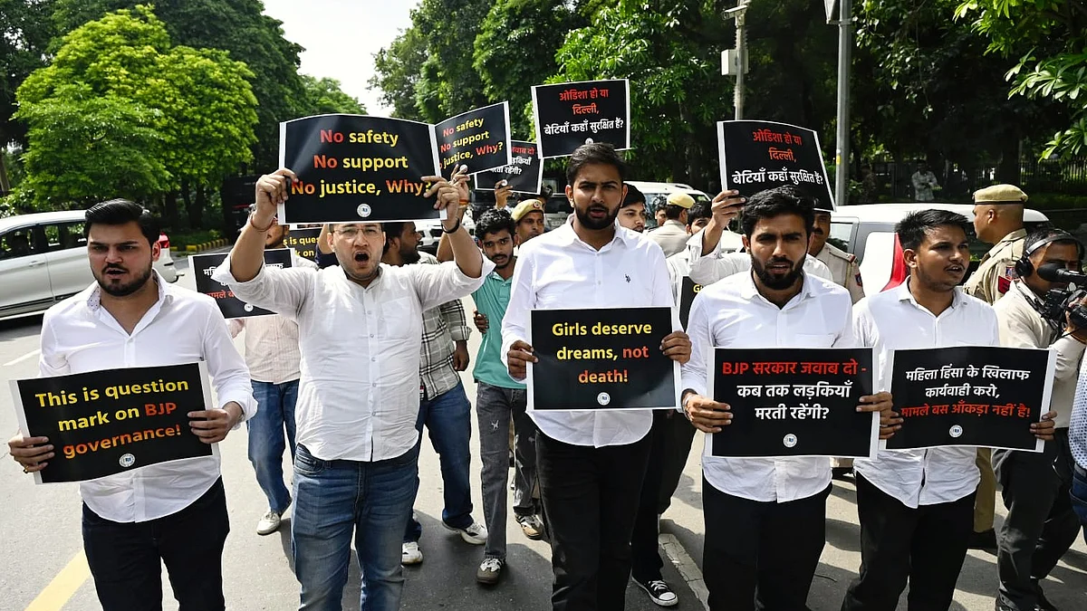 NSUI activists protest at Delhi's Odisha Bhawan (photo: Vipin/NH)