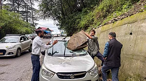 Himachal Pradesh: landslide blocks NH 707; more downpour expected