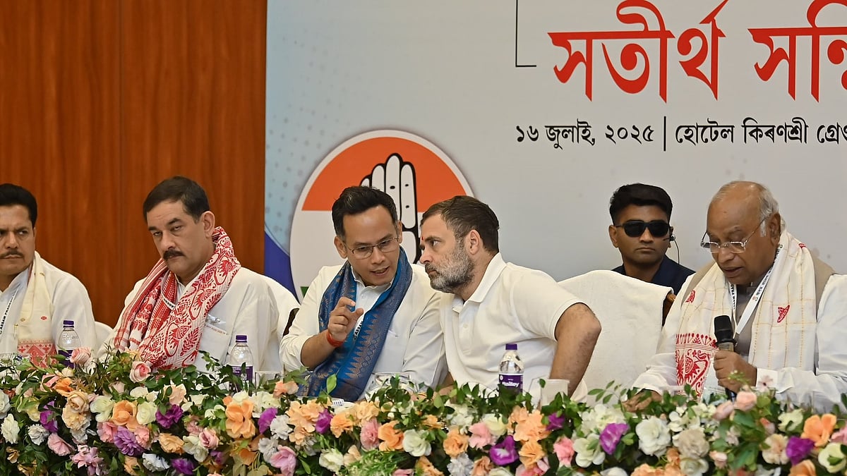 Assam Congress chief Gaurav Gogoi and Rahul Gandhi have a chat, sharing the dais with Mallikarjun Kharge