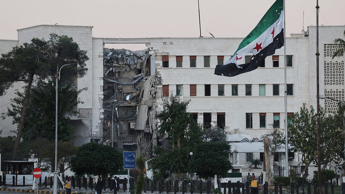 Damaged Syrian defense ministry building in Damascus on 16 July (photo: AP/PTI)