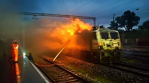 Panic as Mumbai–Delhi Garib Rath Exp. engine catches fire, no casualties
